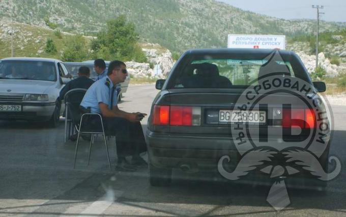 србовање: crnogorski carinski policajac